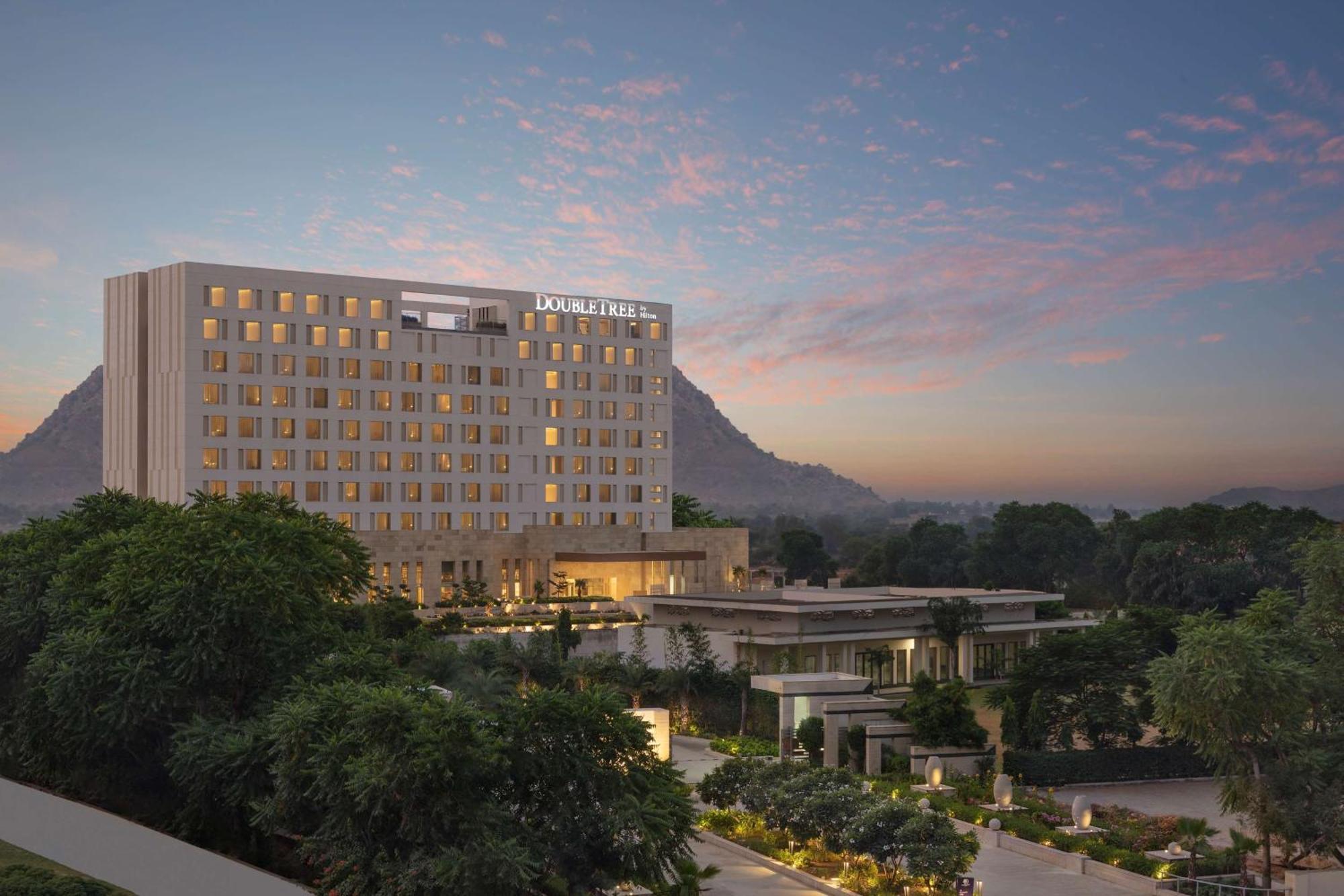 Doubletree By Hilton Jaipur Amer Eksteriør bilde